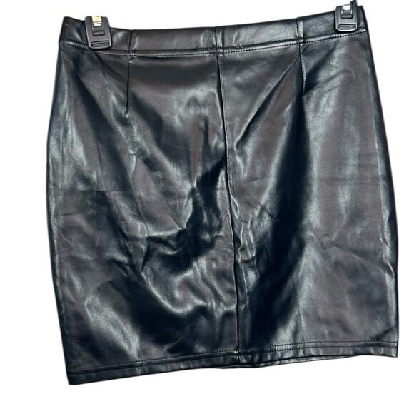 Canton Walker Black Faux Leather Mini Skirt Slit Front Clubwear Size Small - Picture 5 of 9
